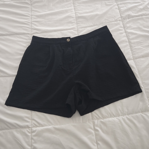 💚 2/$12 or 3/$17  PrettyGarden Black Vest & Shorts Set - Picture 4 of 9